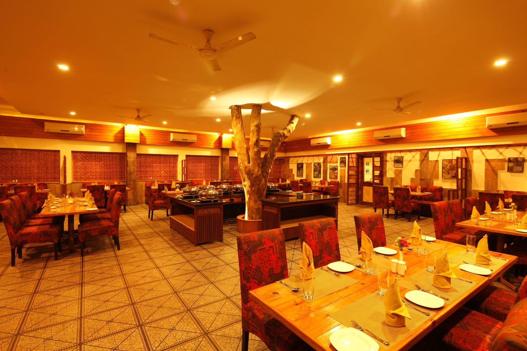 Sinclairs Retreat Dooars, Chalsa Hotel Bagian luar foto