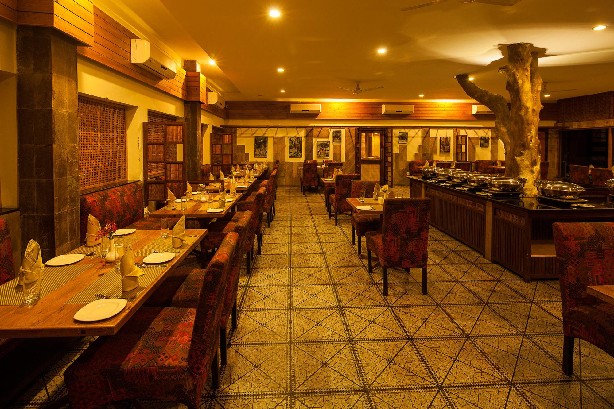 Sinclairs Retreat Dooars, Chalsa Hotel Bagian luar foto