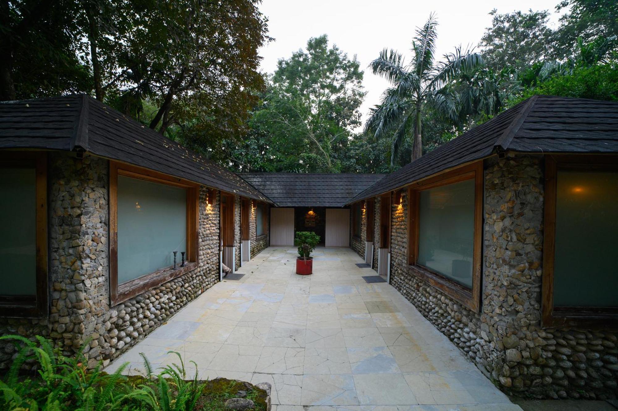 Sinclairs Retreat Dooars, Chalsa Hotel Bagian luar foto