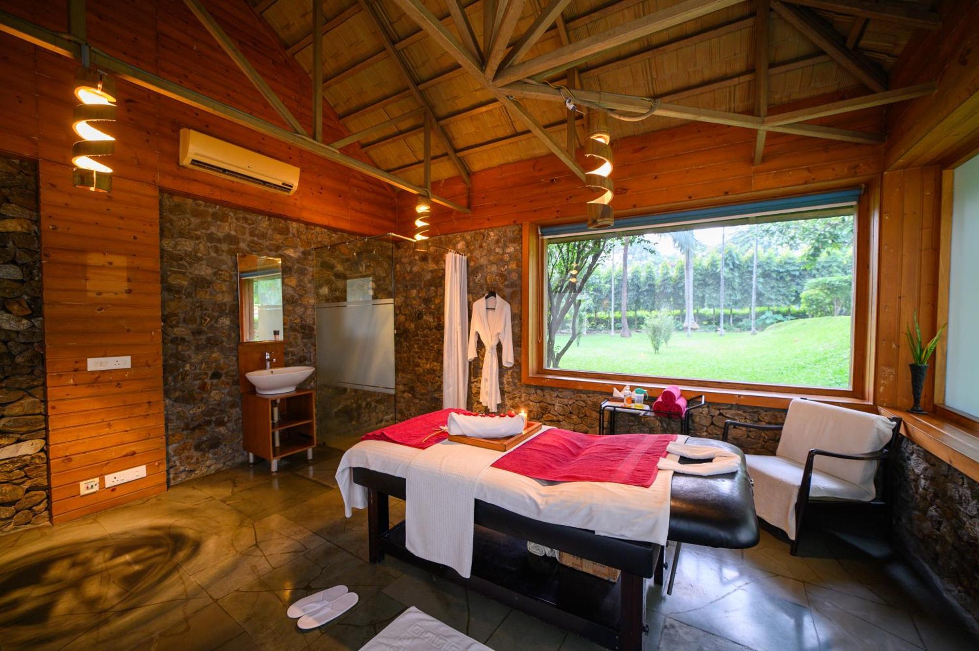 Sinclairs Retreat Dooars, Chalsa Hotel Bagian luar foto