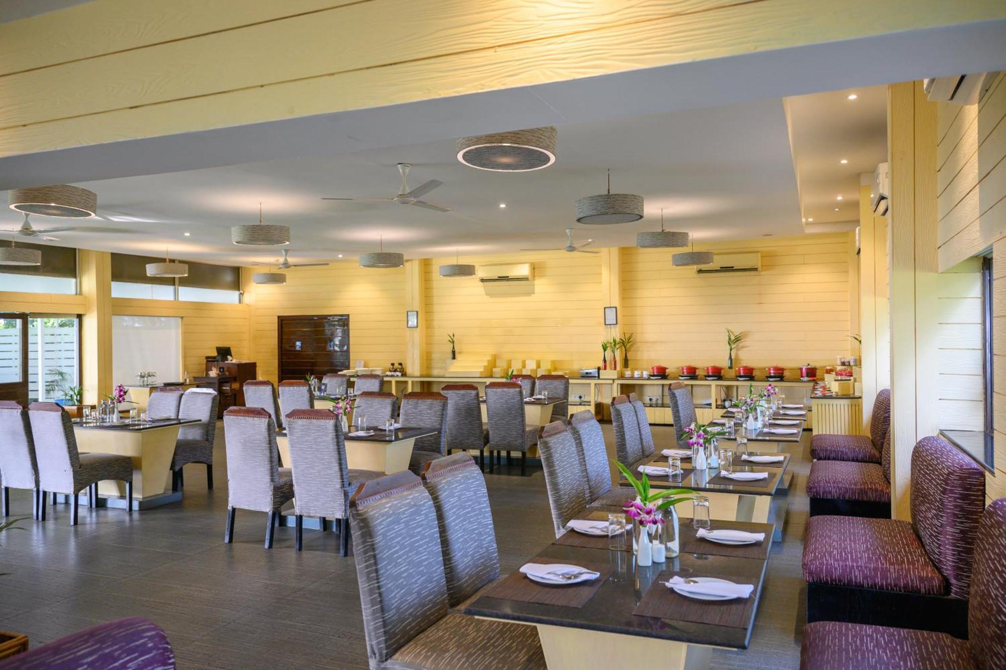 Sinclairs Retreat Dooars, Chalsa Hotel Bagian luar foto